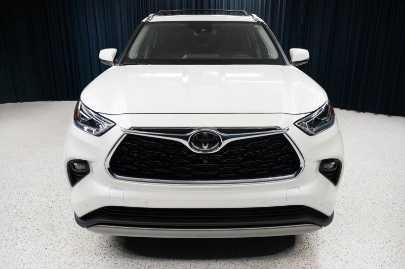 Used 2021 Toyota Highlander Platinum AWD/4WD image 2