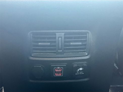 Used 2022 Nissan Titan SV w/ SV Convenience Package image 25