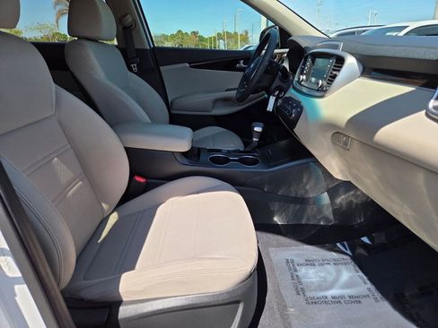 Used 2020 Kia Sorento LX image 10