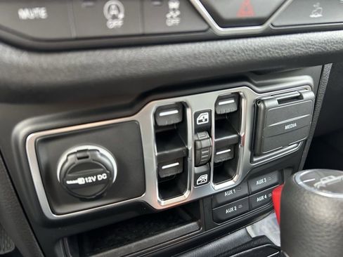 New 2026 Jeep Gladiator Sport AWD/4WD image 22