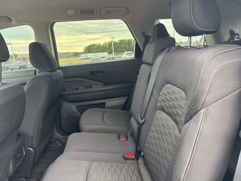 Used 2024 Nissan Pathfinder SV image 19