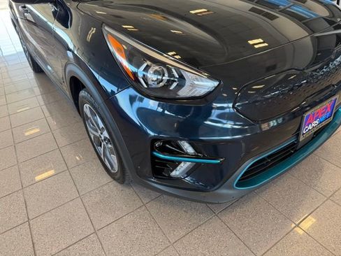 Used 2022 Kia Niro EX image 8