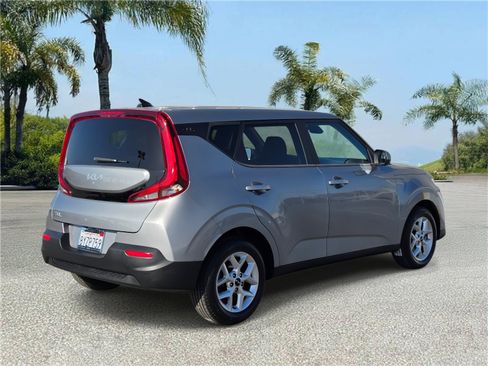 Used 2022 Kia Soul LX w/ Technology Package image 4