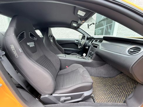Used 2013 Ford Mustang Boss 302 w/ Boss 302 Accessory Pkg RWD image 28