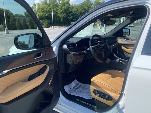 New 2025 Jeep Grand Cherokee Summit image 15