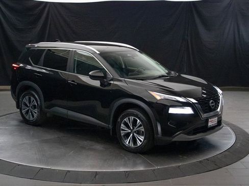 Used 2023 Nissan Rogue SV w/ SV Premium B Package image 2