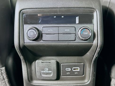 Used 2023 GMC Acadia SLT image 27