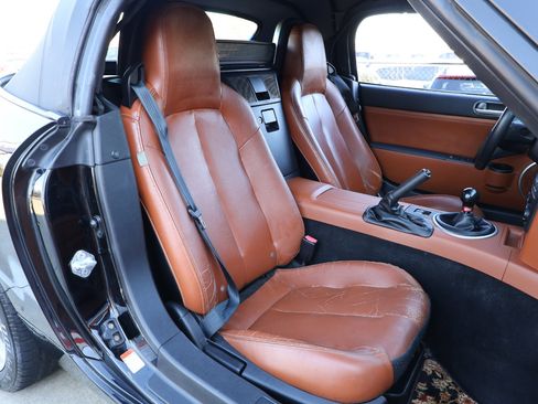 Used 2006 MAZDA MX-5 Miata Grand Touring w/ Suspension Pkg image 21