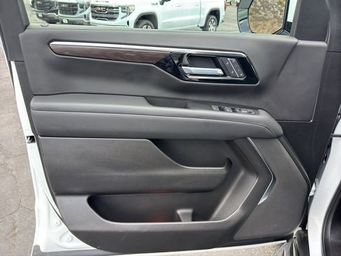 Used 2025 Chevrolet Tahoe LT image 23