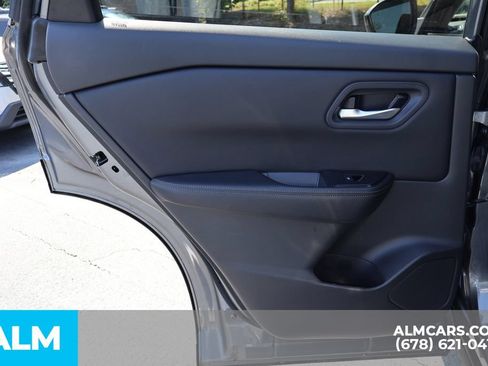 Used 2024 Nissan Rogue SV FWD image 18