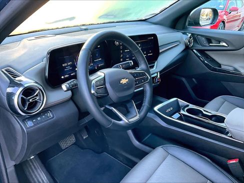 Used 2025 Chevrolet Equinox LT w/ Convenience Package II image 8