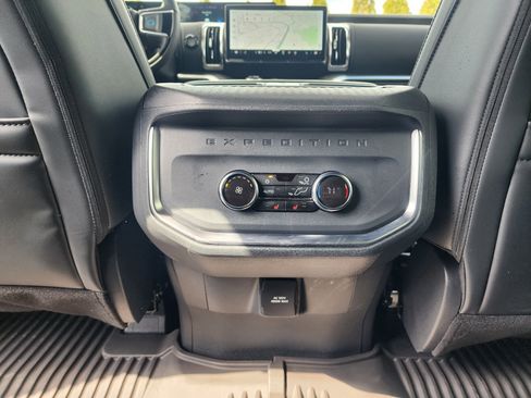 Used 2025 Ford Expedition Tremor image 16