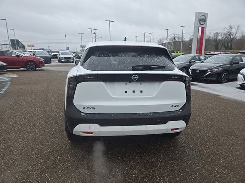 New 2026 Nissan Kicks SV image 6