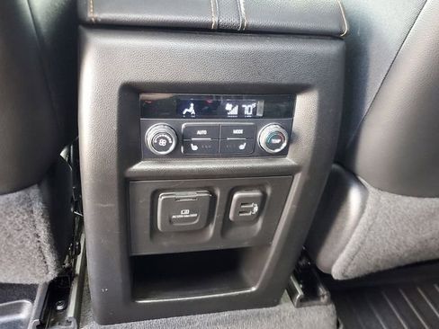 Used 2019 Chevrolet Traverse Premier w/ Redline Edition FWD image 12