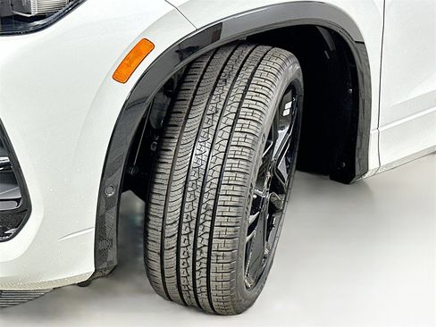 New 2025 Volkswagen Tiguan SE R-Line image 25