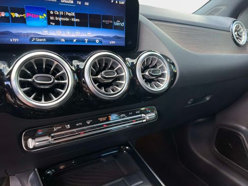 Used 2025 Mercedes-Benz GLA 250 image 21