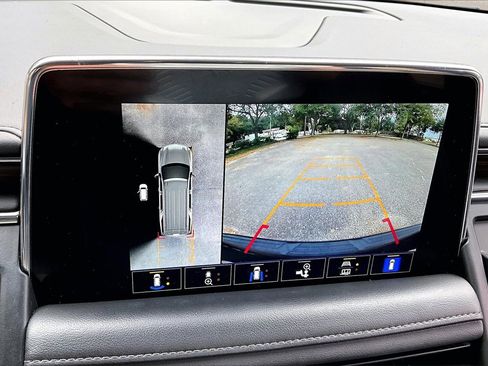 Used 2022 Chevrolet Tahoe Z71 w/ Luxury Package image 13