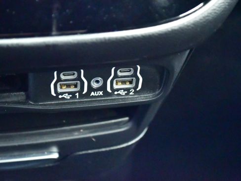 Used 2025 Chrysler Pacifica Select FWD image 31