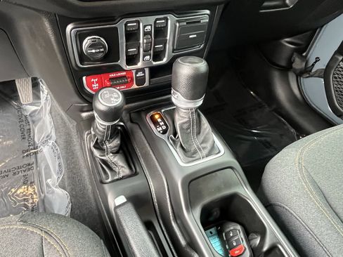 Used 2024 Jeep Wrangler Willys image 23