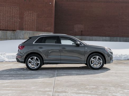 Certified 2024 Audi Q3 2.0T Premium Plus image 3