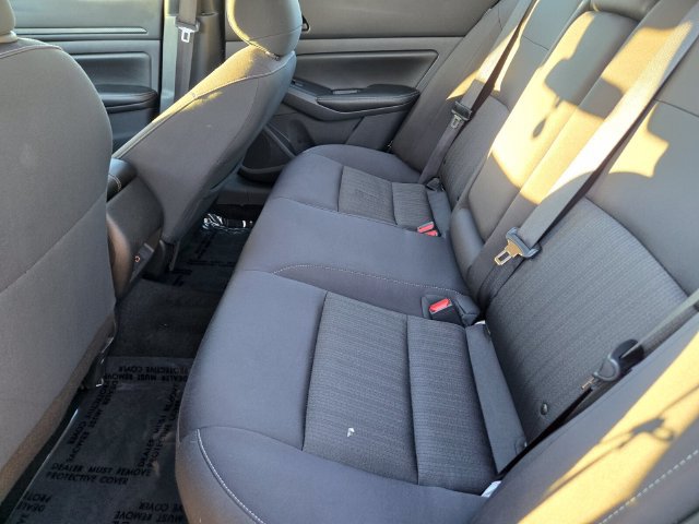 Used 2024 Nissan Altima 2.5 SV w/ SV Premium Package FWD image 17
