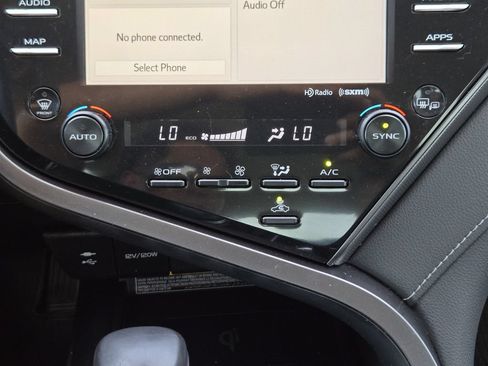 Used 2019 Toyota Camry XSE FWD image 14