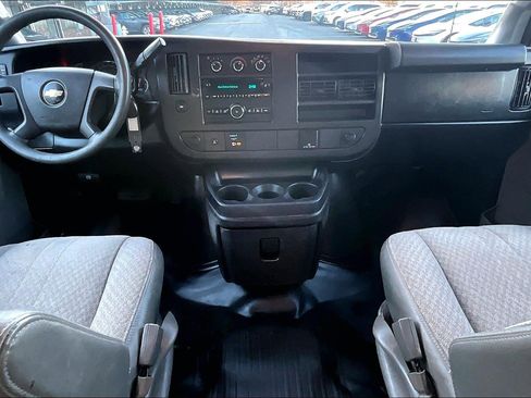 Used 2017 Chevrolet Express 3500 image 13