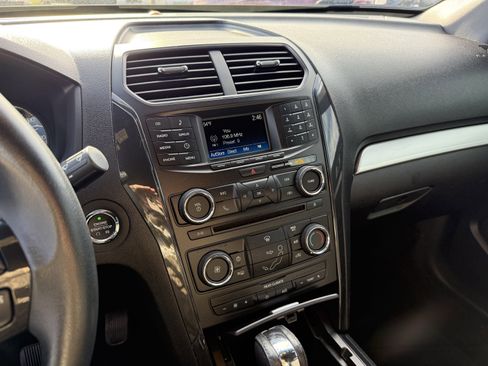 Used 2017 Ford Explorer XLT image 19