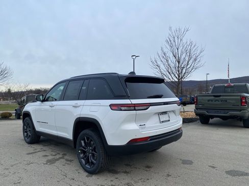 New 2025 Jeep Grand Cherokee Limited image 4