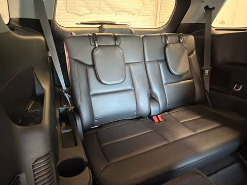 Used 2023 Ford Explorer XLT w/ Equipment Group 202A RWD image 35