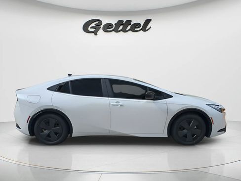 New 2026 Toyota Prius Plug-In Hybrid FWD image 4