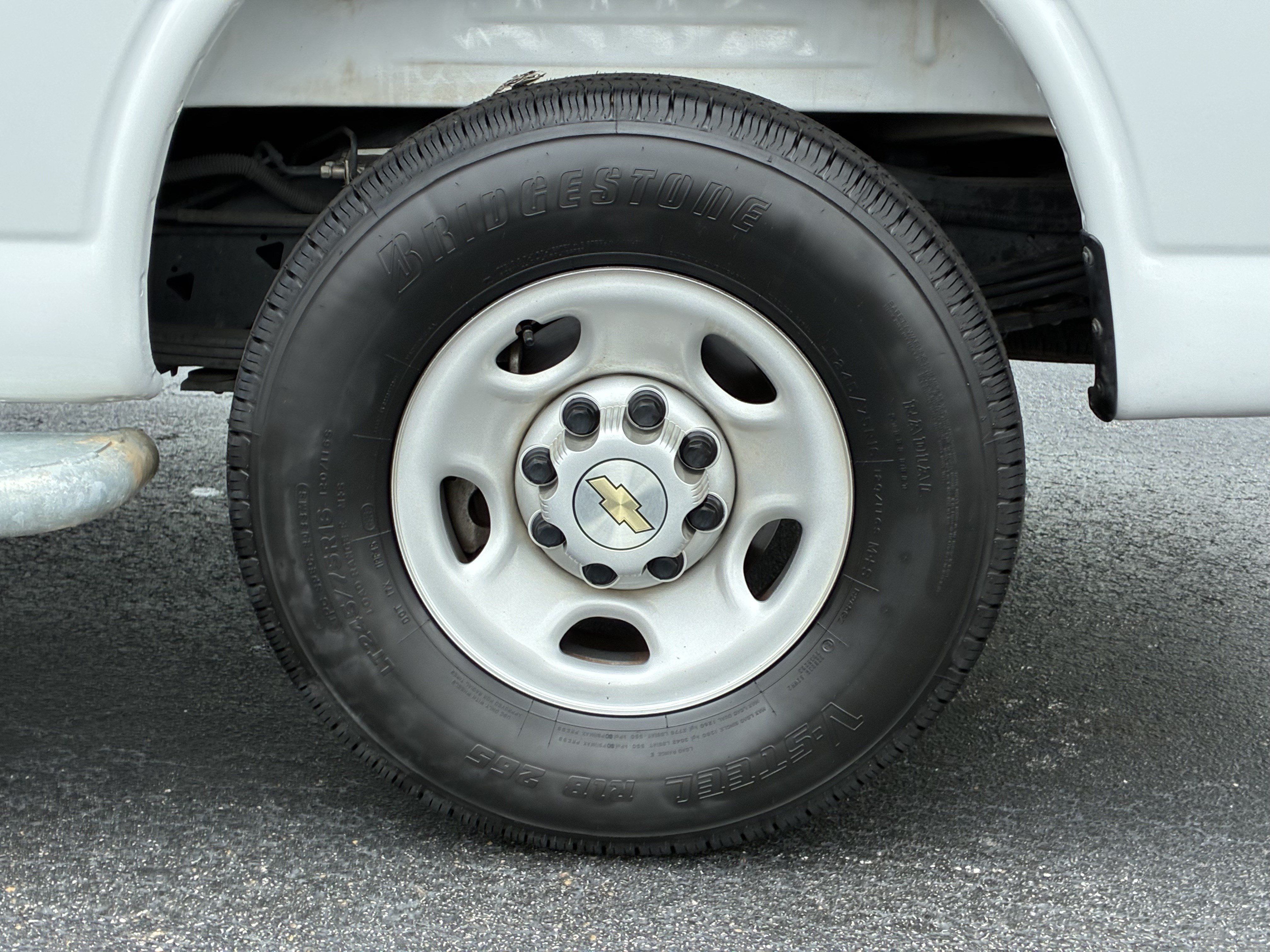 Used 2025 Chevrolet Express 2500 w/ Driver Convenience Package RWD image 9