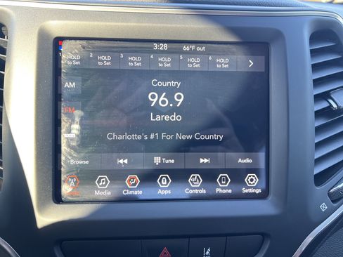 Used 2022 Jeep Cherokee Latitude image 25