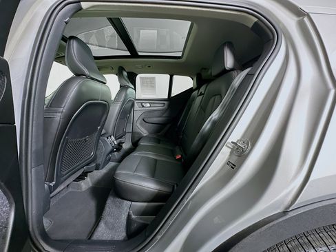 Used 2025 Volvo XC40 B5 Core AWD/4WD image 29