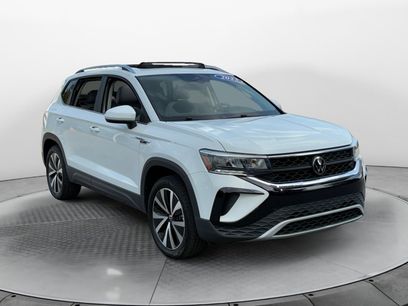 Used 2023 Volkswagen Taos SE w/ Panoramic Sunroof Package