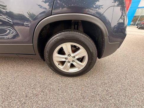 Used 2019 Chevrolet Trax LS w/ Tint and Cruise Package AWD/4WD image 30