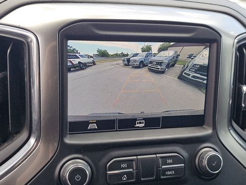 Used 2021 Chevrolet Silverado 1500 LT Trail Boss w/ Convenience Package II AWD/4WD image 9