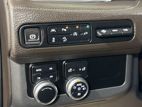 Used 2021 GMC Yukon Denali w/ Denali Premium Package image 11