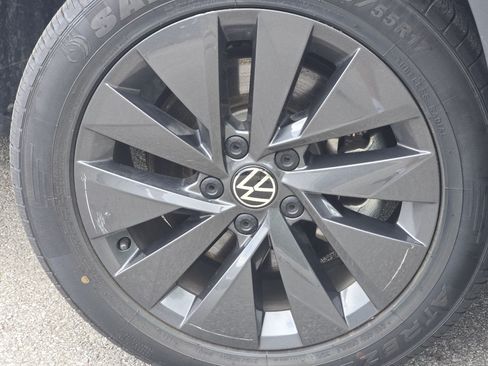 Used 2024 Volkswagen Taos S FWD image 8