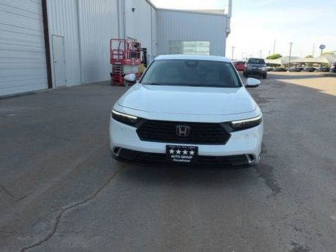 Used 2023 Honda Accord Touring image 3