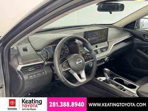 Used 2025 Nissan Altima 2.5 SL FWD image 13