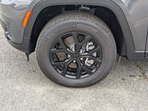 New 2024 Jeep Grand Cherokee L Laredo image 12