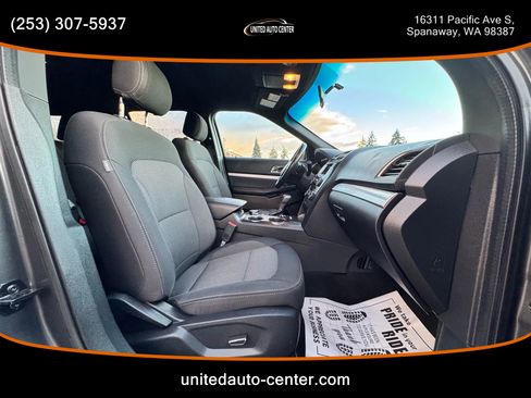 Used 2017 Ford Explorer XLT image 8