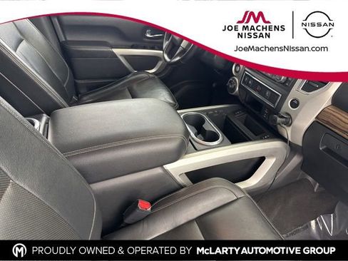 Used 2018 Nissan Titan SL image 21