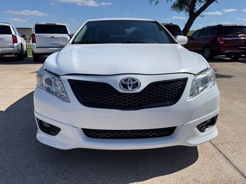 Used 2011 Toyota Camry SE FWD image 2