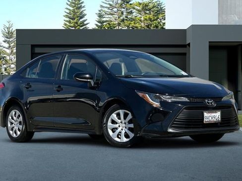 Used 2023 Toyota Corolla LE FWD image 2