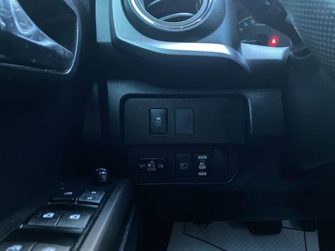 Used 2020 Toyota Tacoma SR5 image 9