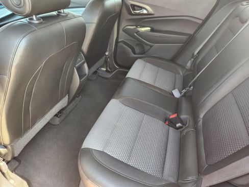 Used 2025 Chevrolet Trax LT FWD image 31