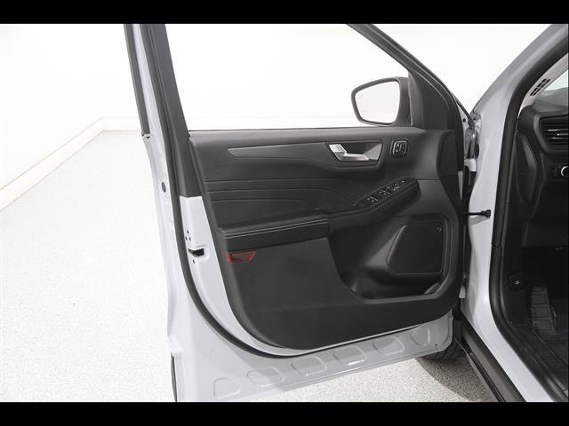 Used 2026 Ford Escape Active w/ Active Premium Tech Pack AWD/4WD image 4