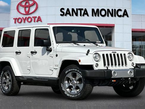 Used 2017 Jeep Wrangler Unlimited Sahara w/ Connectivity Group AWD/4WD image 2